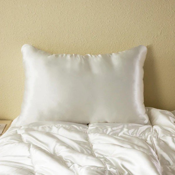Hydrating Silk Pillowcase